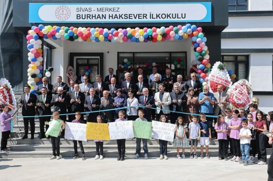 OSB Yönetim Kurulu Başkanımız İsmail Timuçin, Hayırsever İş İnsanı Burhan Haksever Tarafından Şehrimize Kazandırılan 12 Derslikli İlkokulun Açılış Törenine Katıldı.